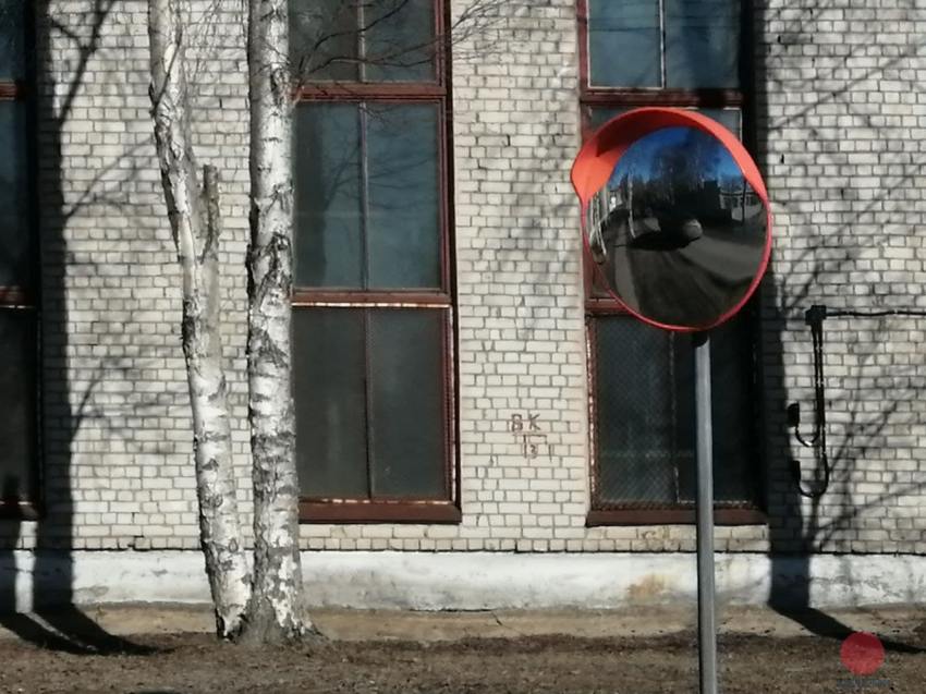 На дорогах Северодвинска начали устанавливать сферические зеркала